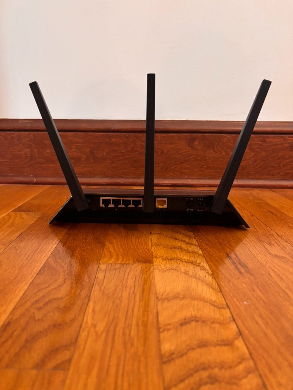 NETGEAR - Nighthawk AC1900 Smart WiFi Router (R6900P) - Picture 3 of 7